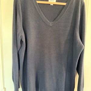 Croft & Barrow Women's V-Neck Sweater in Navy